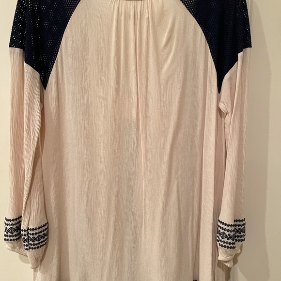 Umgee sleeve top with navy accents - Picture 2 of 4